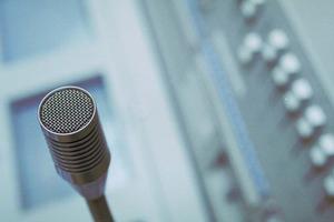 「高級感と安全性を両立！ホログラム箔を用いた革新的パッケージデザインの全貌」