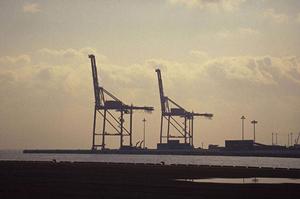 我々の生活を支える大阪硝子工業株式会社