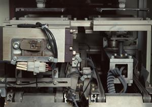 円筒型や円形型など様々な分銅を製造